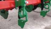 Hoe coulter for fertilizers (Seeding equipment)