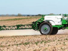 UNIA EUROPA XL Trailed field sprayers, hydraulically unfolded and lifted booms