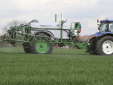 UNIA EUROPA Trailed field sprayers, hydraulically unfolded and lifted booms