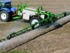UNIA EUROPA PREMIUM Trailed field sprayers, hydraulically unfolded and lifted booms