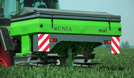 UNIA MXL mounted fertilizer spreader