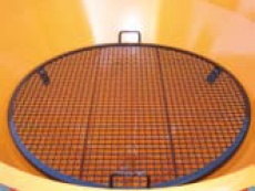 <p>The sieve installed as a standard prevents penetration of big stones. By this, you can be sure that the spreading system will not by jammed by larger debris such stones&nbsp;etc.</p>