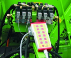 The harvester hydraulic system can be controlled manually or electromechanically from the tractor cab