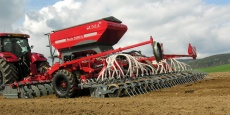 <ul>
<li>Combinated seed drill Fenix 3000/6 equiped with set of reconsolidation discs adjustable&nbsp;independently by depth limiting plates</li>
<li>Tyre roller with depth adjustment on wheels allows equal soil compacting before seeding</li>
<li>Excellent connection of seed with soil ensured by heavy disk coulters with adjustable tension and&nbsp;wheels limiting sowing depth</li>
</ul>