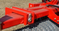 Precise ground-following of particular rollers section based on swinging system